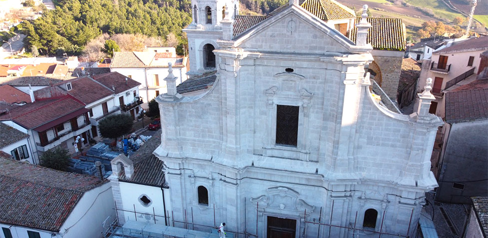 vista drone facciata chiesa di rocchetta